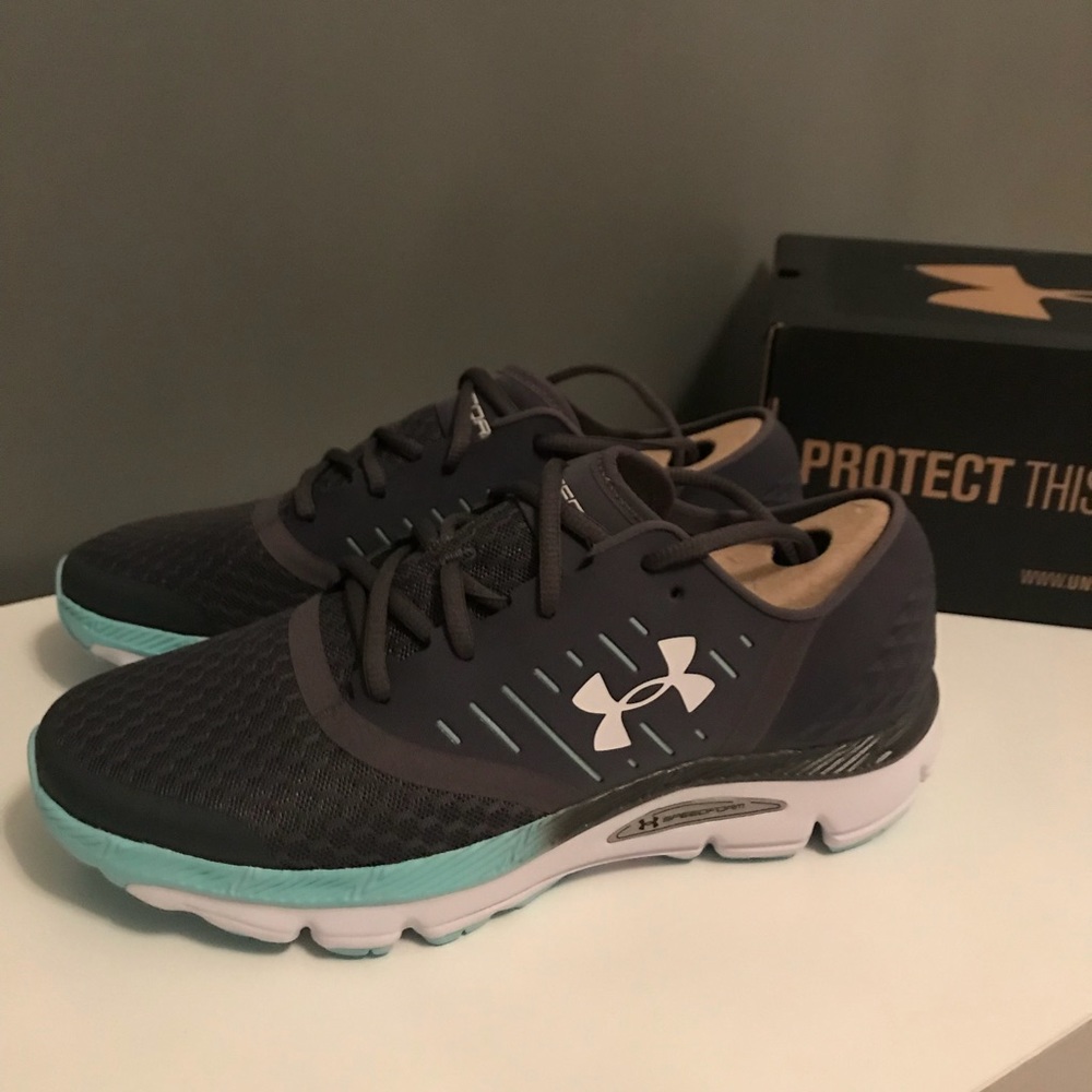 New Women’s Under Armour tennis shoes
